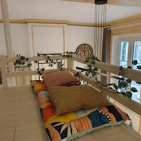 Studio Lumineux Et Fleuri Idealement Situe アパート