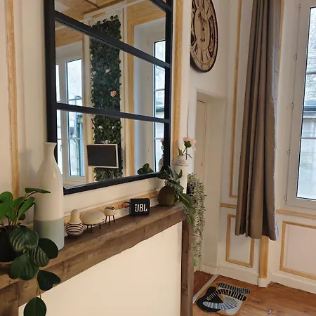Apartment Studio Lumineux Et Fleuri Idealement Situe