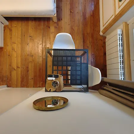 Studio Lumineux Et Fleuri Idealement Situe アパート