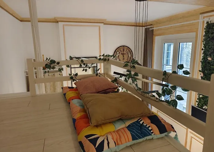 Studio Lumineux Et Fleuri Idealement Situe Apartment