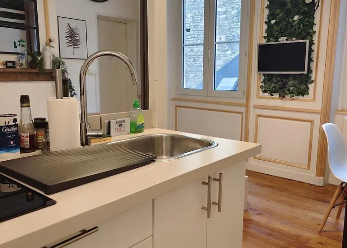 Studio Lumineux Et Fleuri Idealement Situe Apartment