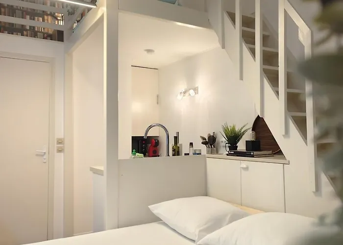 Apartment Studio Lumineux Et Fleuri Idealement Situe *