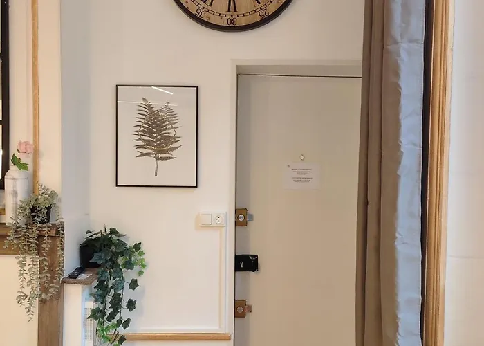 Studio Lumineux Et Fleuri Idealement Situe Apartment Caen