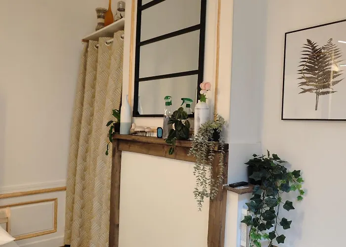 Studio Lumineux Et Fleuri Idealement Situe