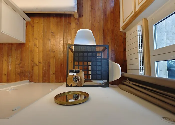 Studio Lumineux Et Fleuri Idealement Situe Apartment